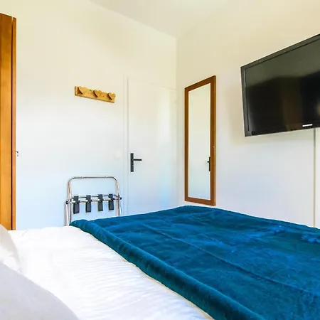 1-bed In 5* With Mountain Views, In, Out Apartment