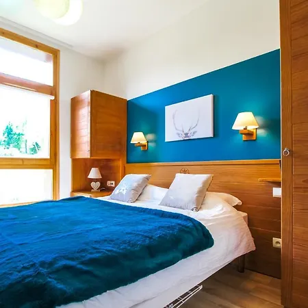 1-bed In 5* With Mountain Views, In, Out Apartment *