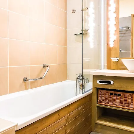 1-bed In 5* With Mountain Views, In, Out Appartement